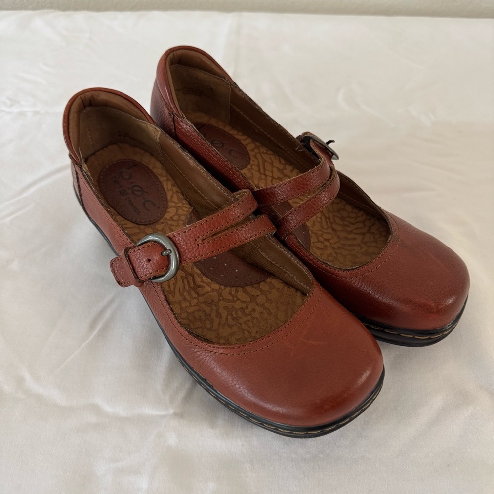 Born BOC Women's Size 7 M 
Mary Jane Leather Clogs Shoes